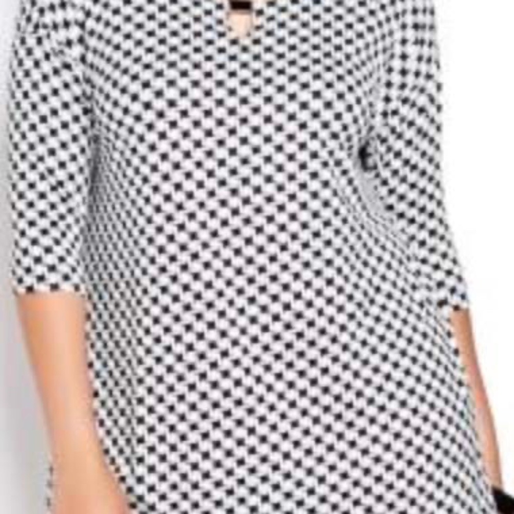 SHARKBITE TOP, BLACK & WHITE, SIZE 3X, ¾ SLEEVES, VISCOSE SPANDEX, MICHEL STUDIO